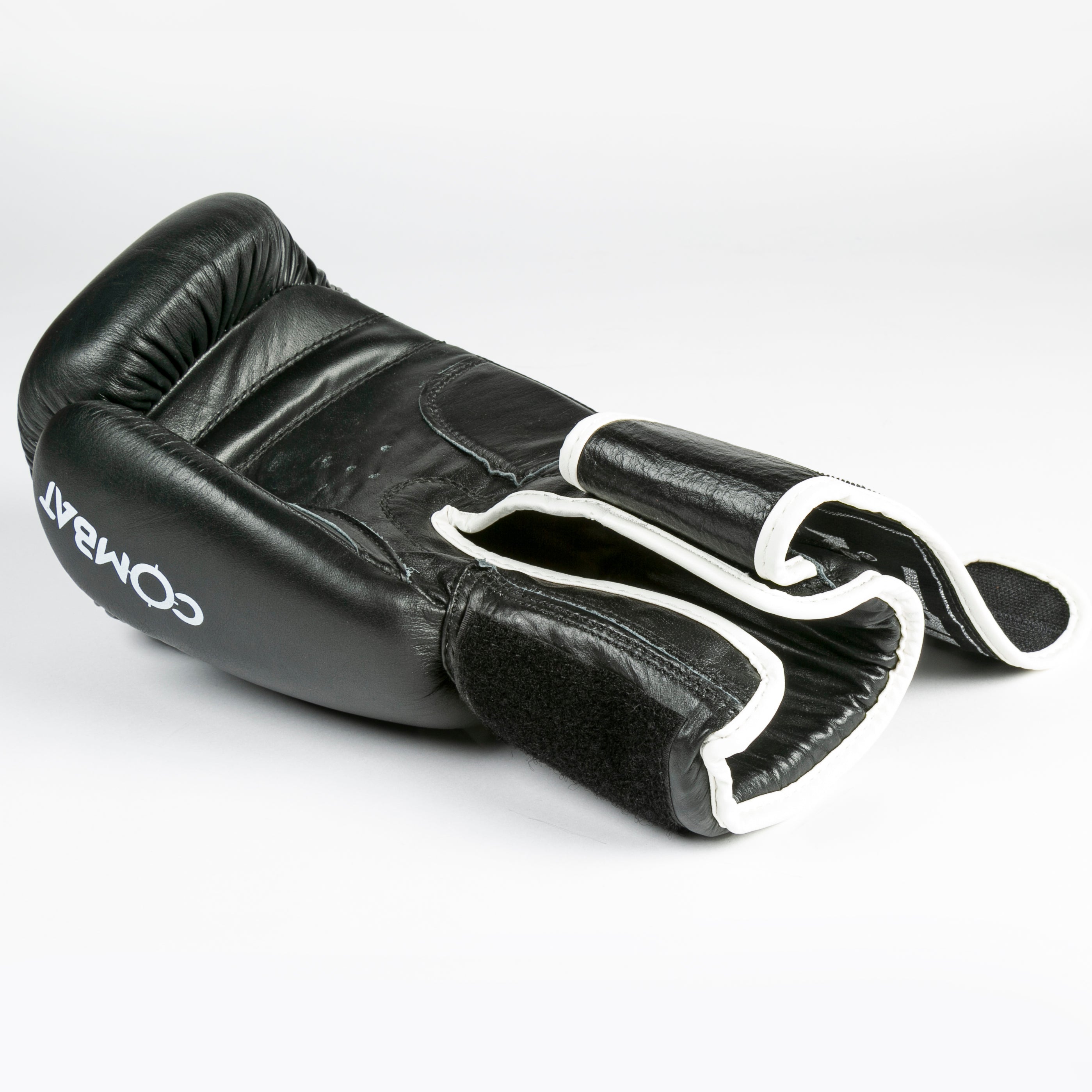 Boxing gloves combat
